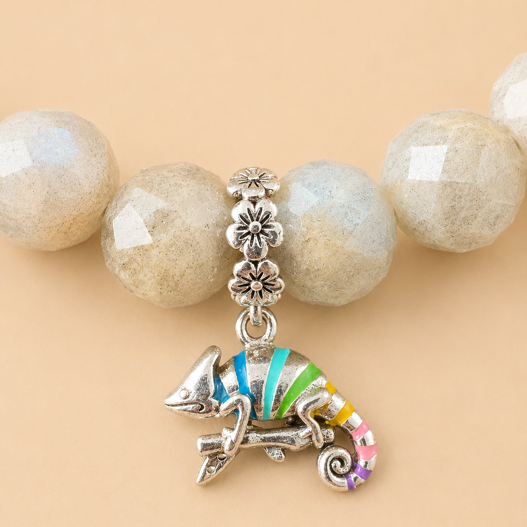 Bracelet en Labradorite – Pendentif Caméléon (intuition, équilibre, protection, vitalité)