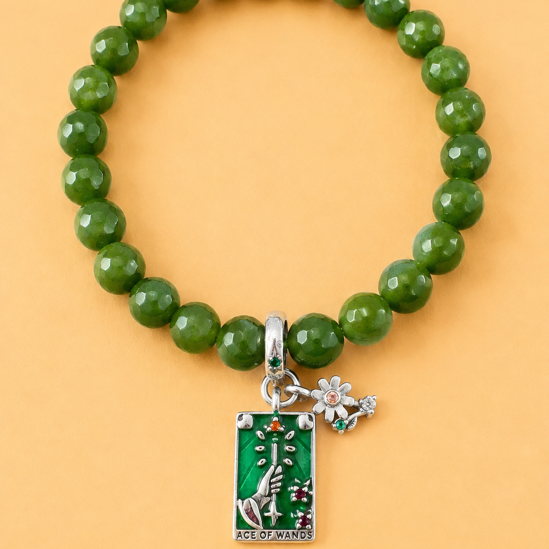 Bracelet en Jade avec pendentif Tarot – As de Bâtons (Prospérité, harmonie, motivation)