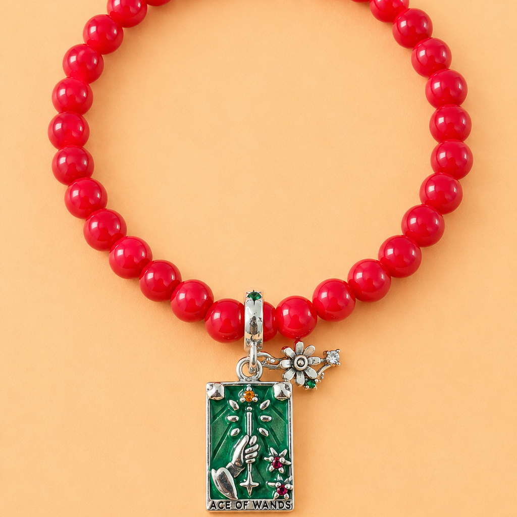 Bracelet en Corail avec pendentif Tarot – As de Bâtons (Vitalité, protection, créativité, inspiration)