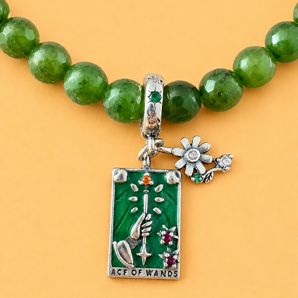 Bracelet en Jade avec pendentif Tarot – As de Bâtons (Prospérité, harmonie, motivation)
