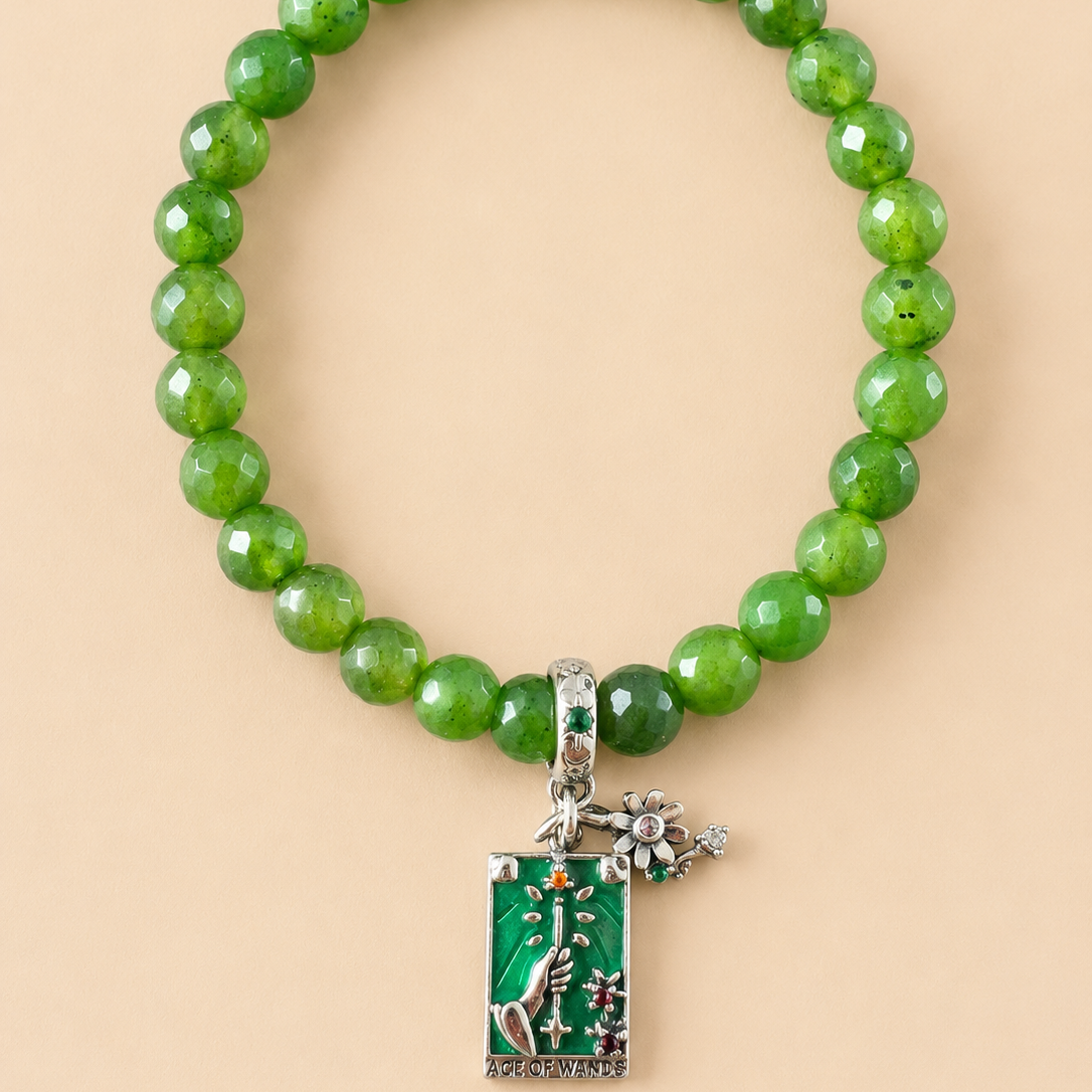 Bracelet en Jade avec pendentif Tarot – As de Bâtons (Prospérité, harmonie, motivation)